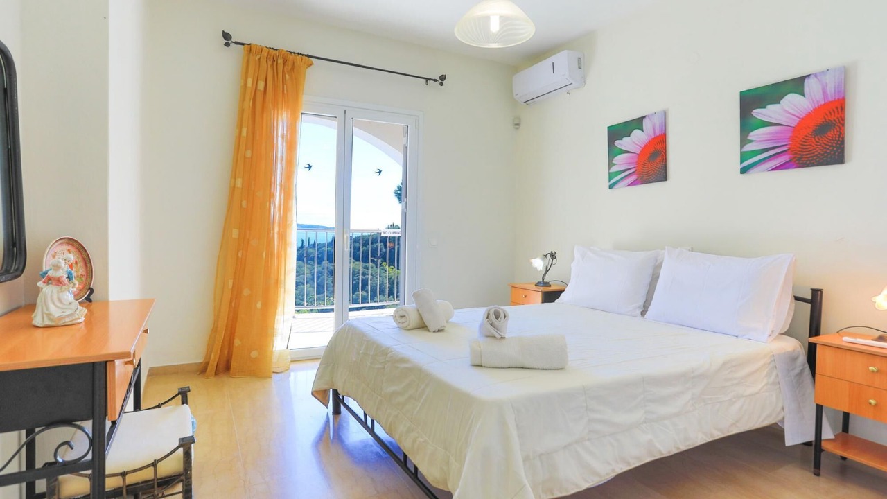 Photo of Bedroom in Petaleia
