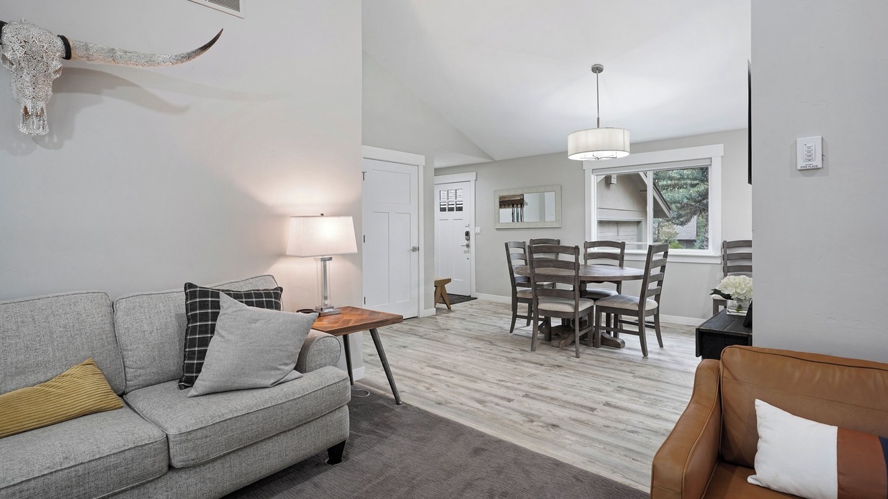 Photo of Livingroom in Sunriver
