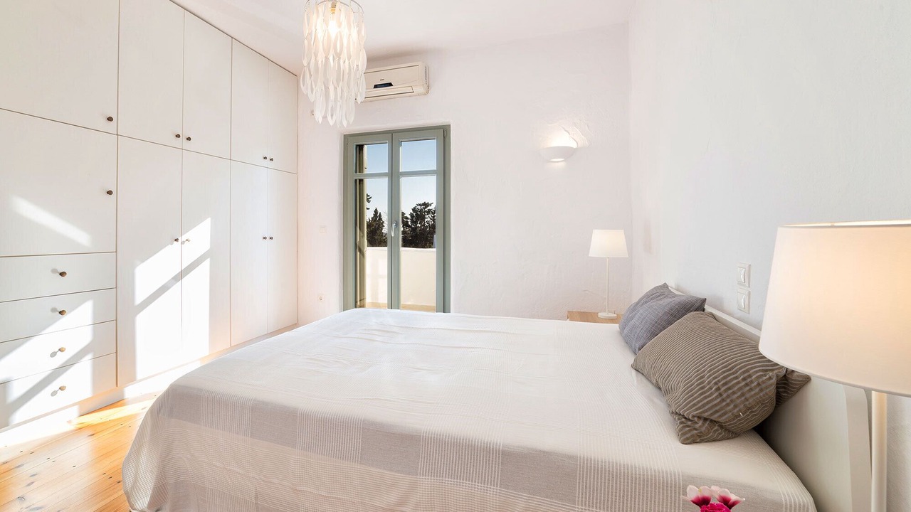 Photo of Bedroom in Drios
