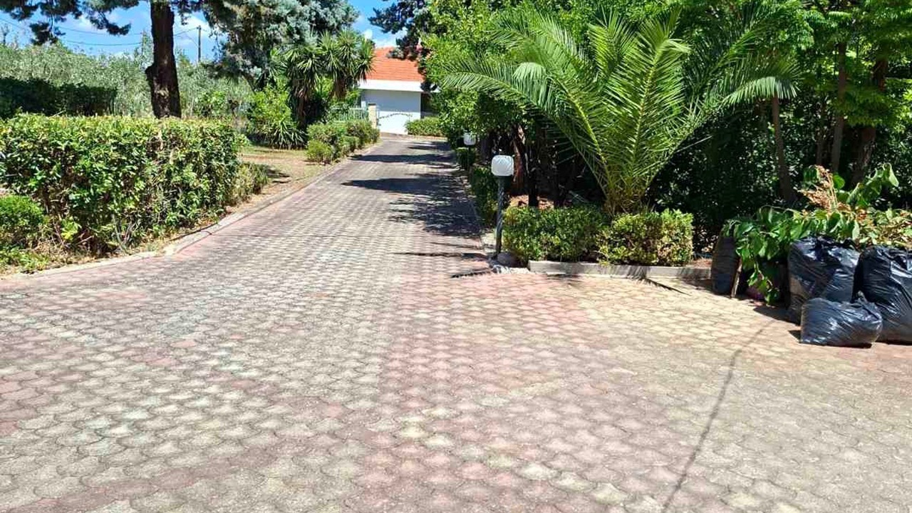 Photo of Outdoor in Lokroi