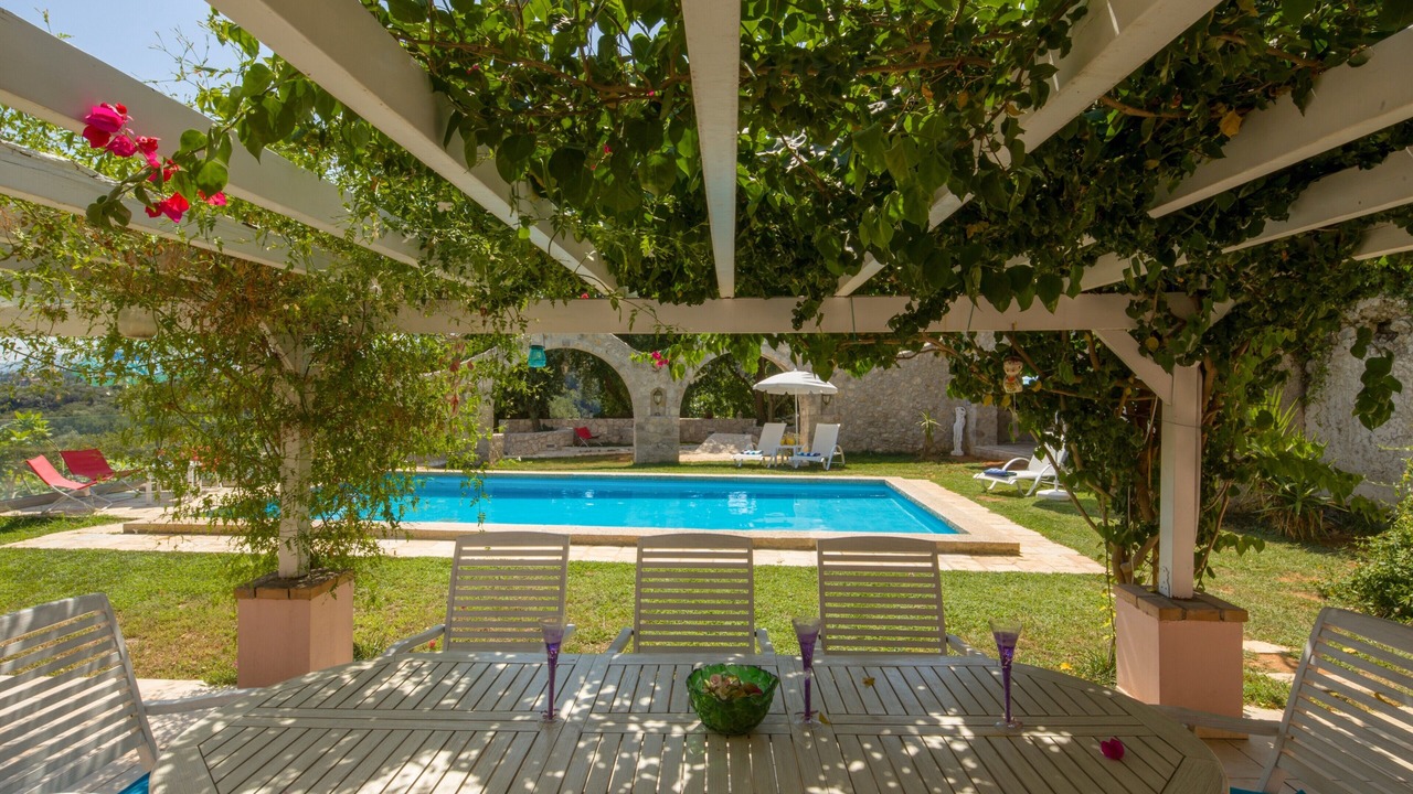 Photo of Outdoor in Petaleia