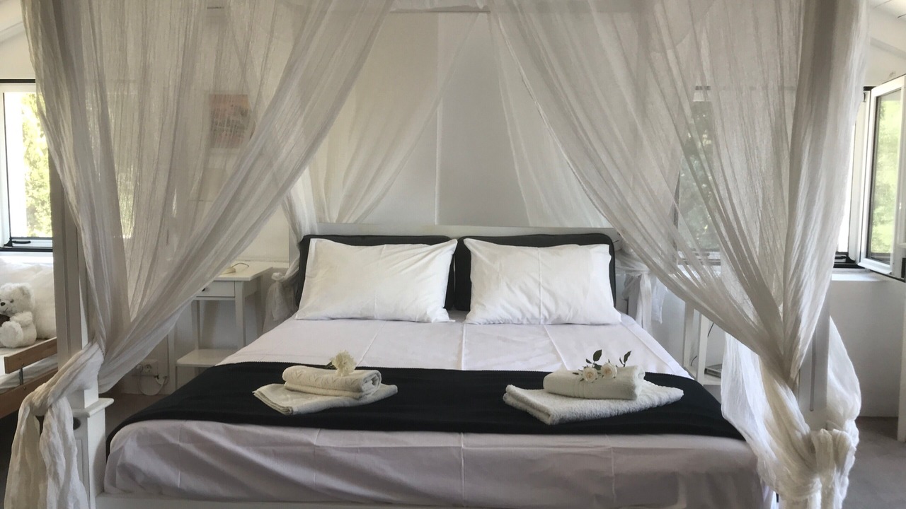 Photo of Bedroom in Petaleia