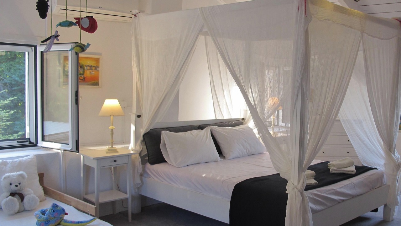Photo of Bedroom in Petaleia