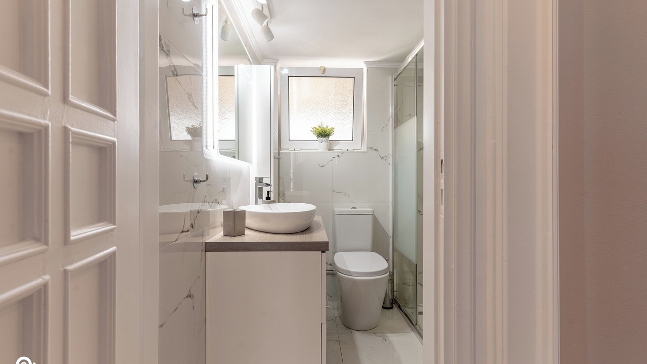 Photo of Bathroom in Aigaleo