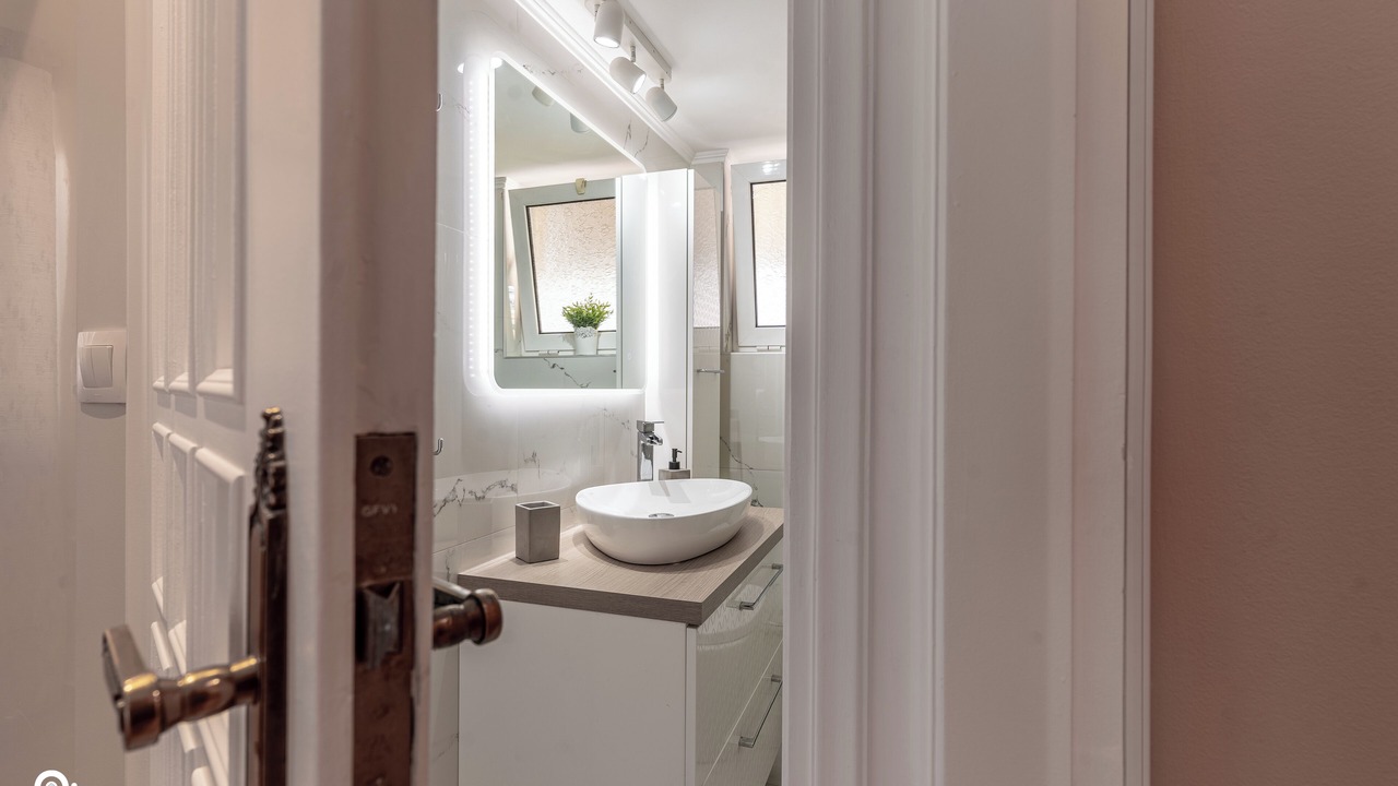Photo of Bathroom in Aigaleo