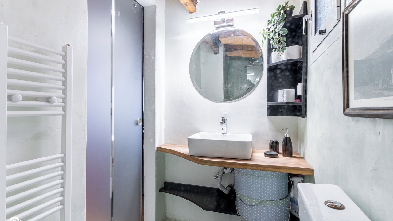 Photo of Bathroom in Aigaleo