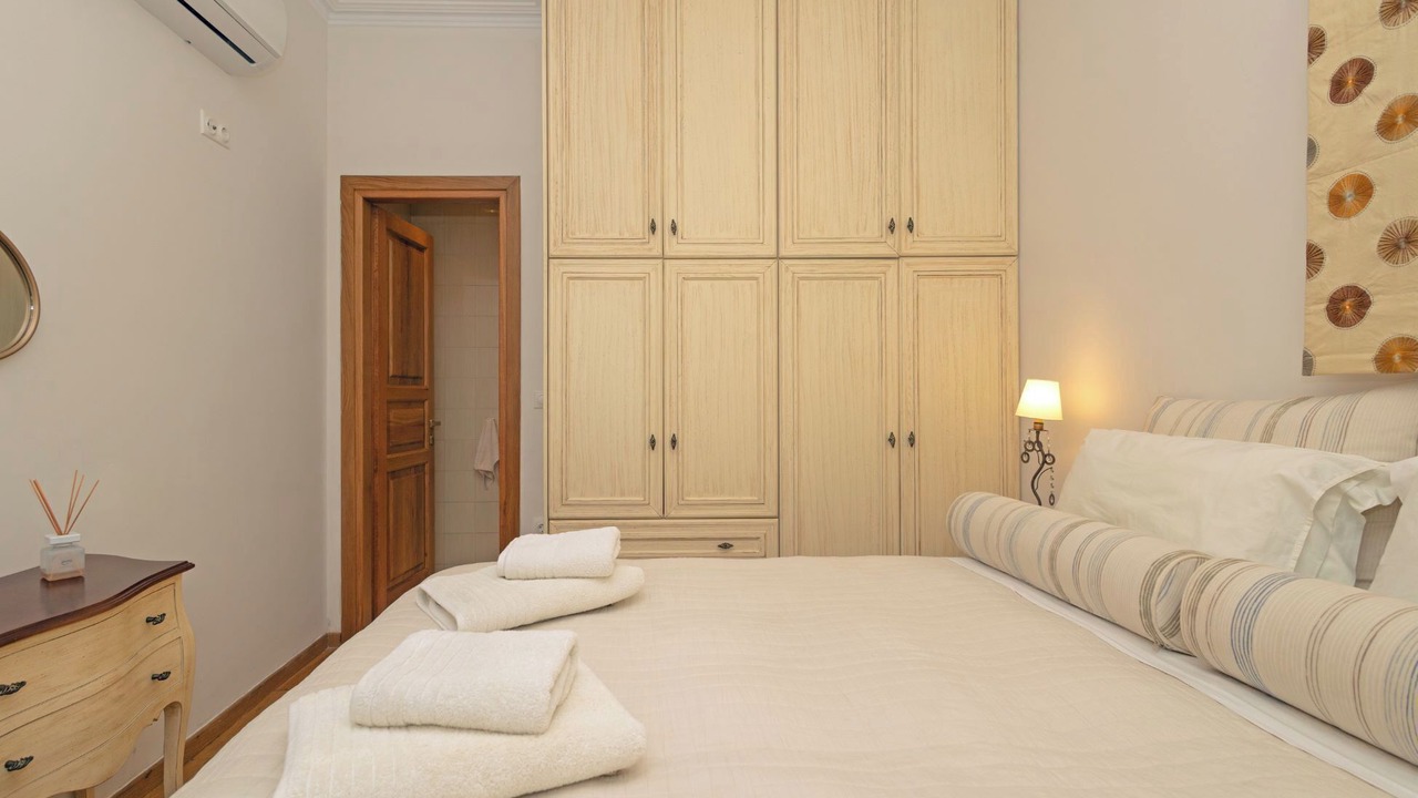 Photo of Bedroom in Petaleia