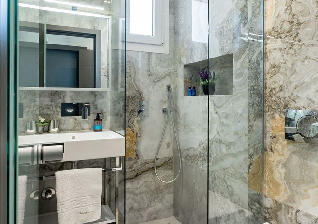 Photo of Bathroom in Polichrono