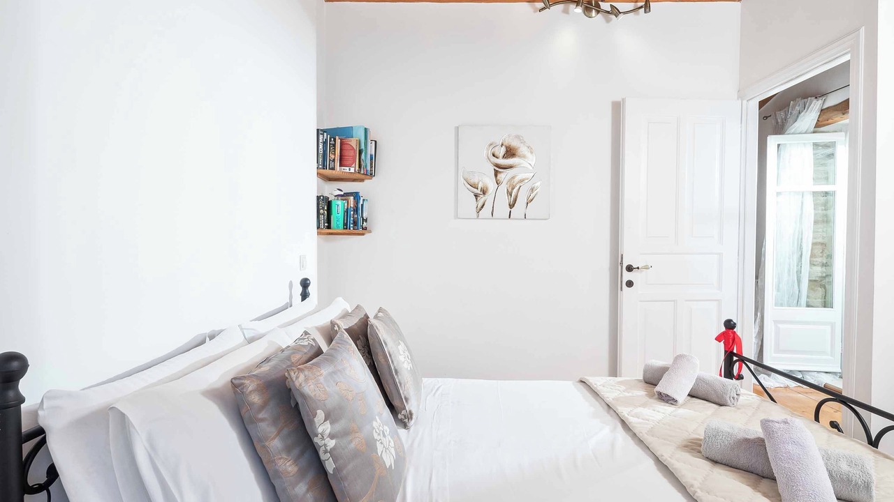 Photo of Bedroom in Peroulion