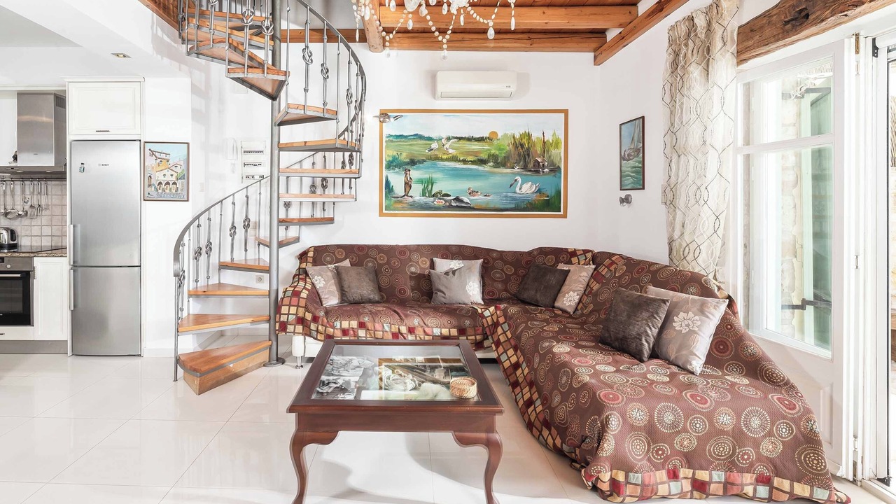 Photo of Livingroom in Peroulion