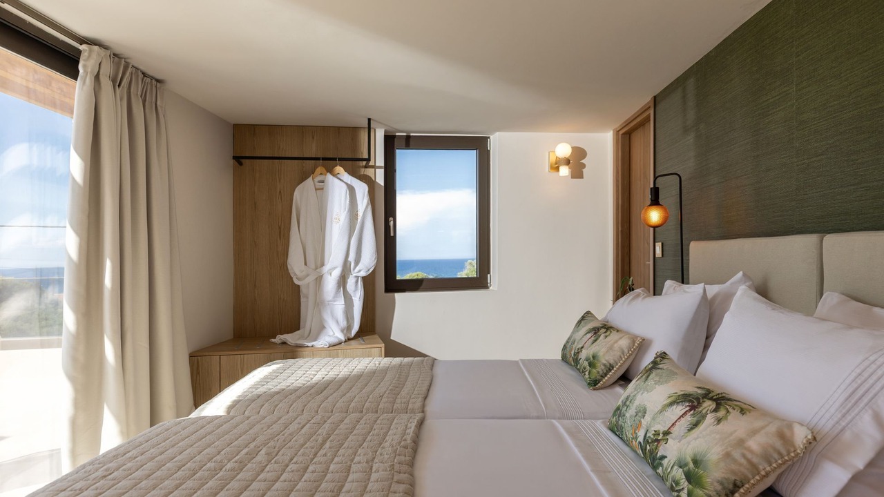 Photo of Bedroom in Neromilos