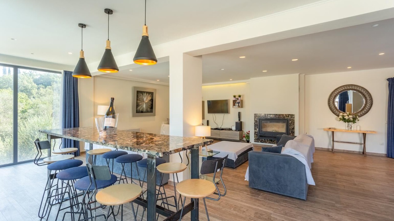 Photo of Livingroom in Petaleia