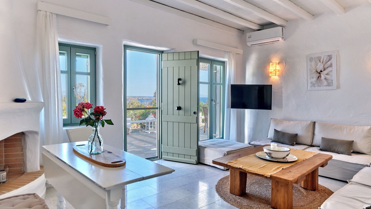Photo of Livingroom in Chrissi Akti