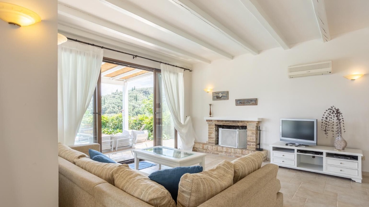 Photo of Livingroom in Peroulion