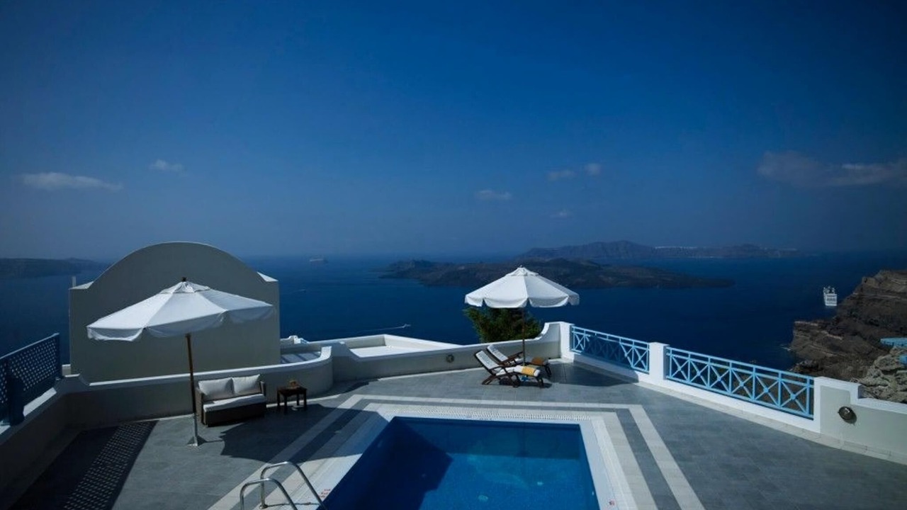 Photo of Others in Fira