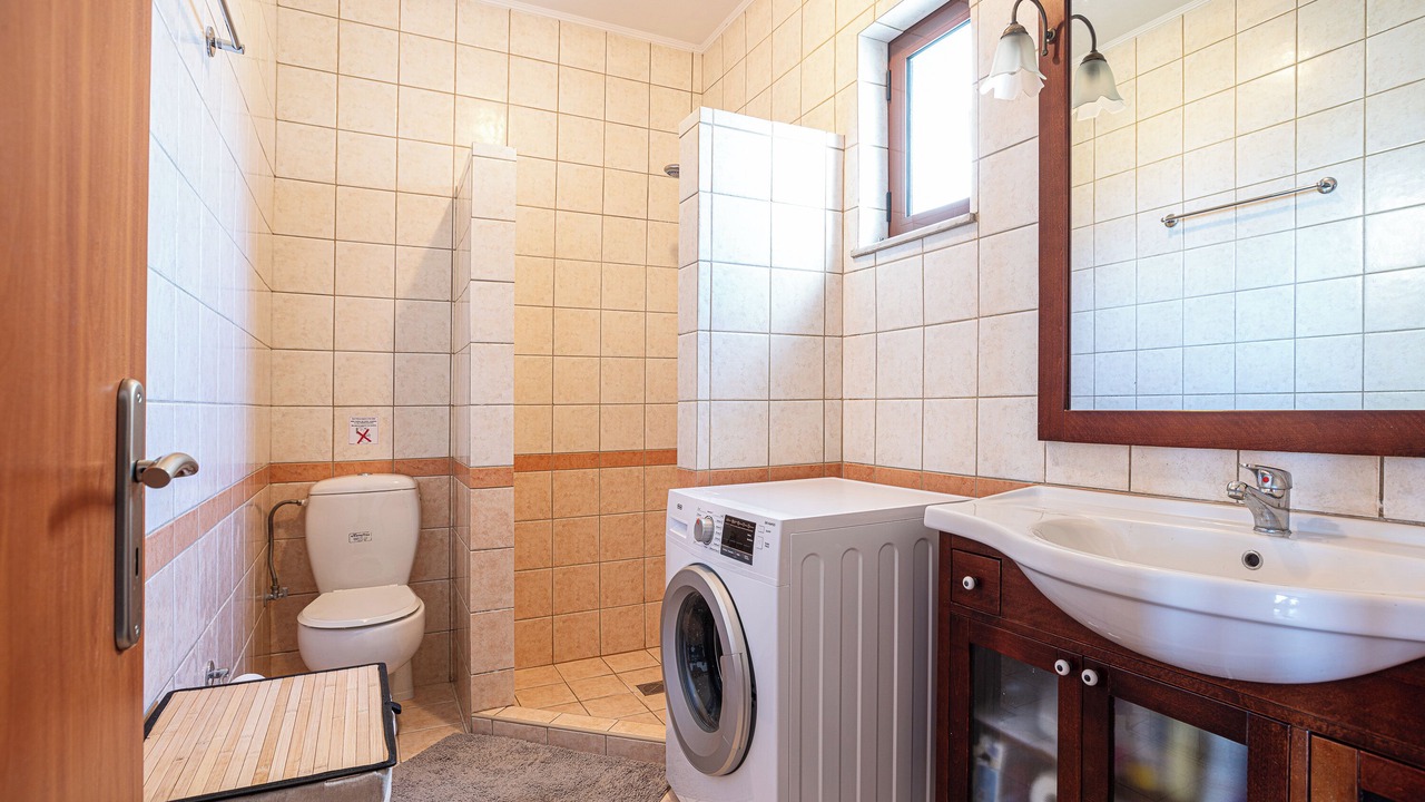Photo of Bathroom in Adele