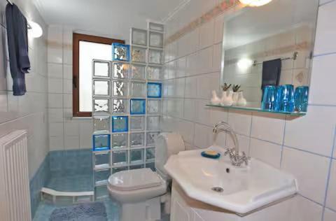 Photo of Bathroom in Plaka