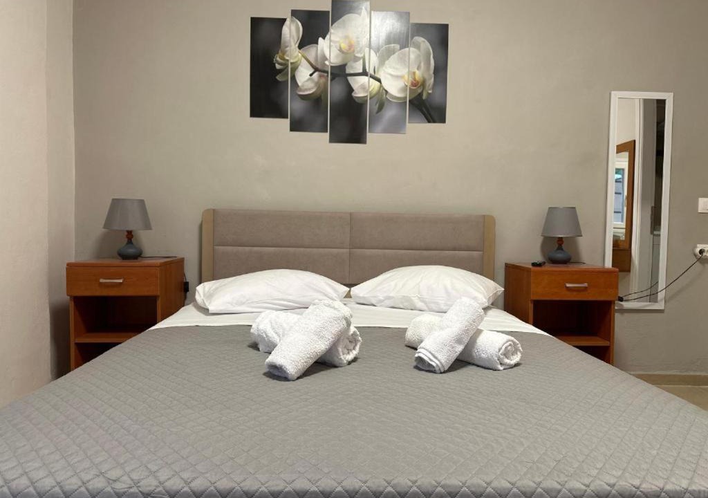 Photo of Bedroom in Ipsos