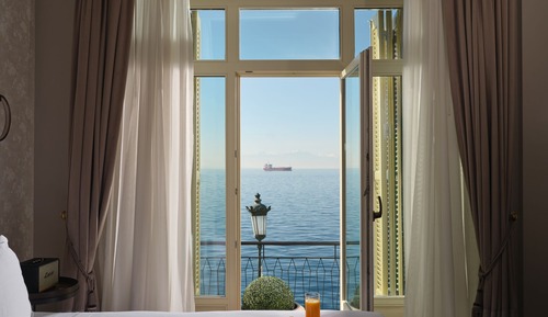 Mediterranee Suite Sea Front Balcony