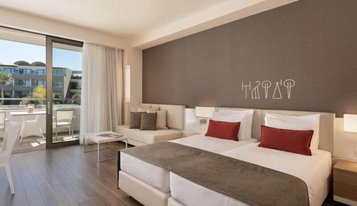 Deluxe Room, Pool View