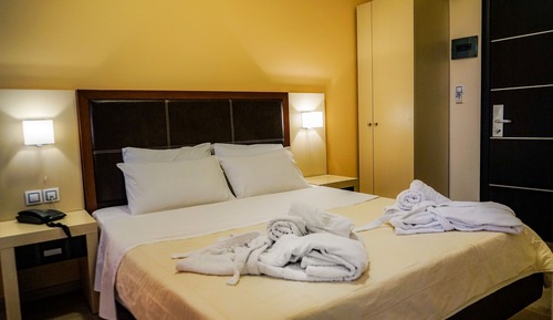 Standard Double Room, Partial Sea View
