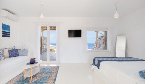 Studio, Sea View
