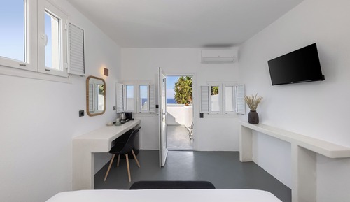 Executive Suite with Private hot tub and Sea view