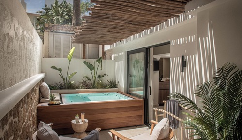 Triple Room, Jetted Tub