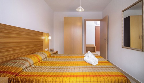 One Bedroom Apartment with Courtyard View