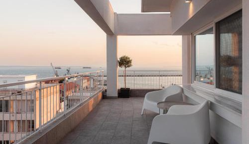 One-Bedroom Apartment with Sea View