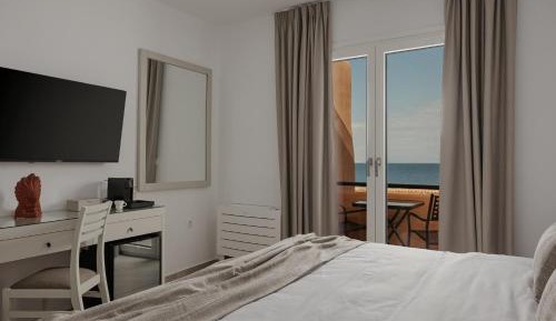 Deluxe Double Room with Balcony and Sea View