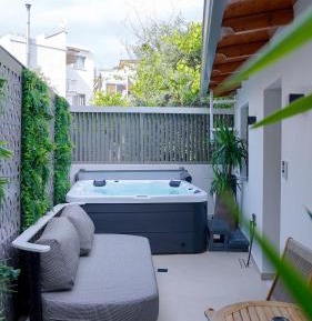 Suite with Hot Tub