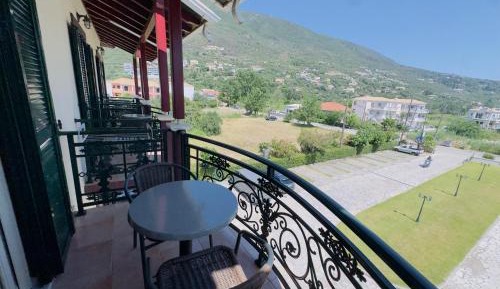 Double or Twin Room with Mountain View