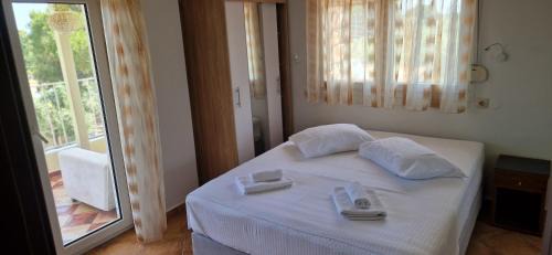 Two-Bedroom Apartment with Balcony and Sea View