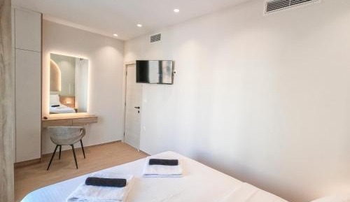 Deluxe One-Bedroom Apartment