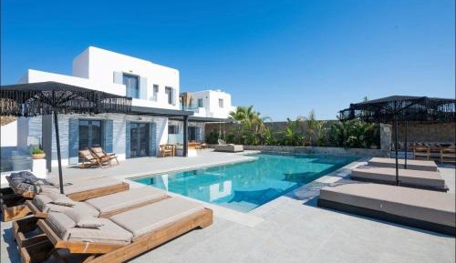 Queen Room with Pool View