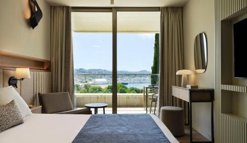 Double or Twin Room with Bay View