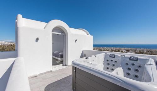 Deluxe One - Bedroom Suite with Private Hot Tub
