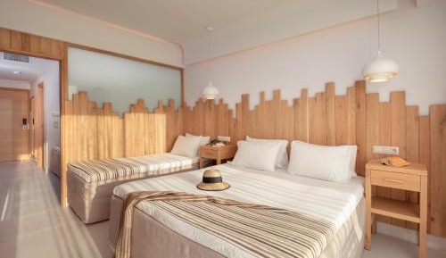 Family Room with Sea View ( up to 5 pax) 