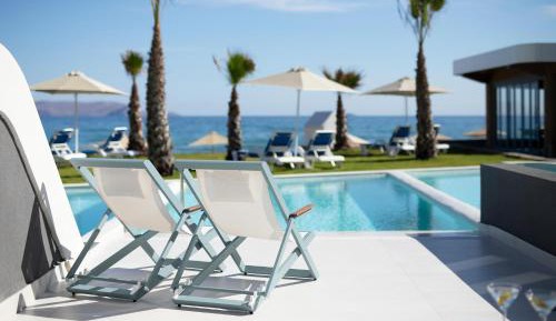 Bungalow Beach Front with Individual Pool
