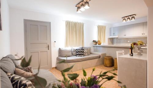 Family Room with Garden View