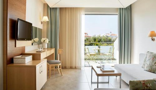 Family Room-Suite with Garden View (2-3 adults)
