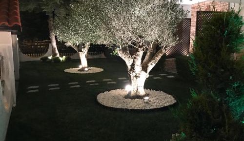 Deluxe Two-Bedroom Apartment with Garden View