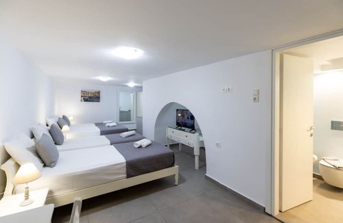 idhra House | Achilleas Pension