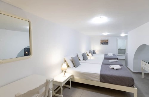 idhra House | Achilleas Pension
