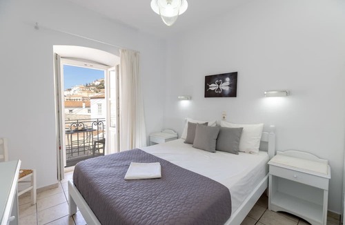 idhra House | Achilleas Pension