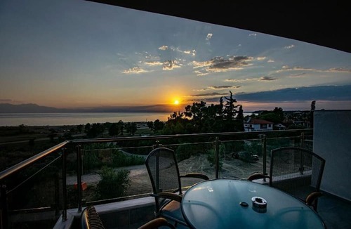Nea Iraklia Hotel | HERACLEA SUITES