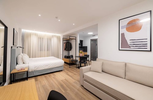 Nea Smirni House | Earos Urban Living