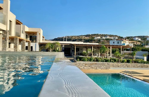 Menetai Hotel | Helios Beach Hotel & Bungalows
