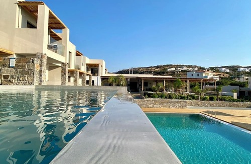 Menetai Hotel | Helios Beach Hotel & Bungalows